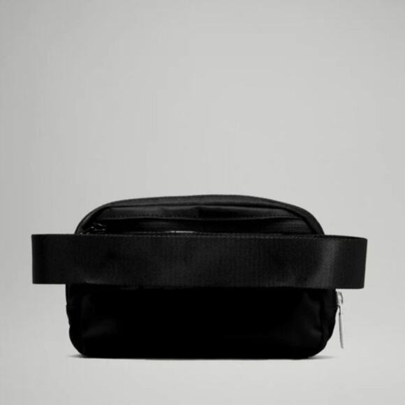 NWT Lululemon Everywhere Belt Bag 1L - Black OS - Picture 2 of 7